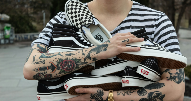 Aktuelle Modetrends für den Übergang von Sommer zu Herbst