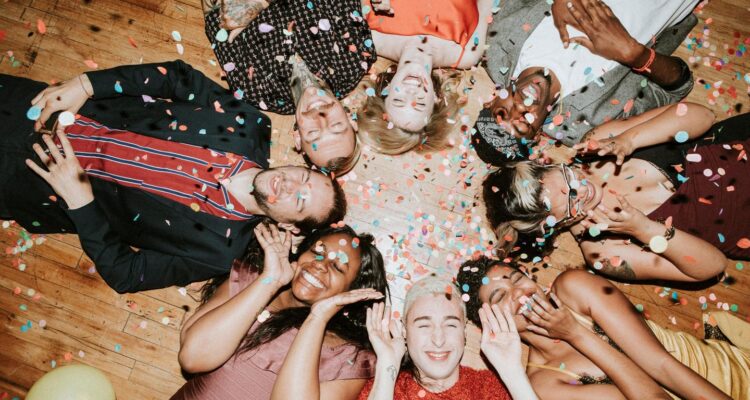 Silvester Spiele Erwachsene: Von klassisch bis ausgefallen